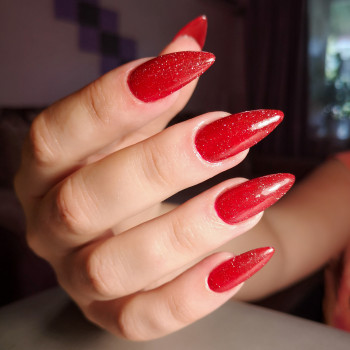 Красный маникюр новогодний с блестками, фото - Мастер маникюра Лидия Варшавская