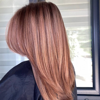 Щастя для волосся
                    Парикмахер-колорист Евгения Ужгород