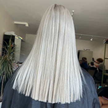 Щастя для волосся
                    Парикмахер-колорист Евгения Ужгород