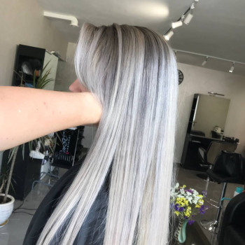 Щастя для волосся
                    Парикмахер-колорист Евгения Ужгород