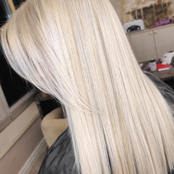 Щастя для волосся
                    Парикмахер-колорист Евгения Ужгород