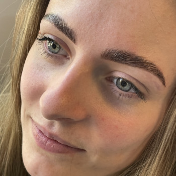 Брови, оформлення брів
                    Бровист Марина Львов