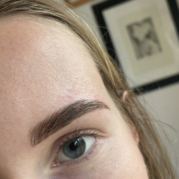 Брови, оформлення брів
                    Бровист Марина Львов