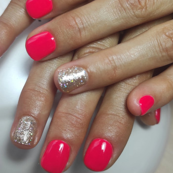 Манікюр з покриттям
                    Мастер маникюра Наталія Киев