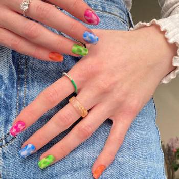 Маникюр з покриттям  та дизайн, фото - салон краси КУЛ студия