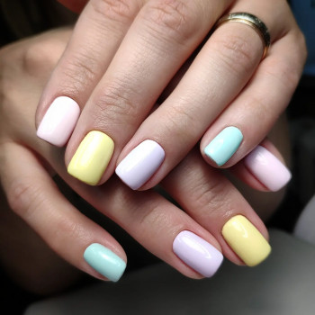 Манікюр у пастельних тонах різнокольоровий кольоровий, фото - Майстер манікюру Вікторія