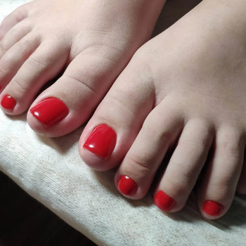 Повний педикюр з покриттям
                    Майстер манікюру Виктория Київ