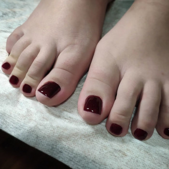 Повний педикюр з покриттям
                    Майстер манікюру Виктория Київ