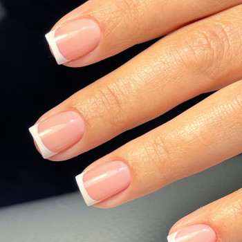 Покрытие ногтей с укреплением гелем
                    Майстер манікюру Олена Київ