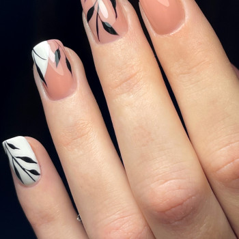 Покрытие ногтей с укреплением гелем
                    Майстер манікюру Олена Київ