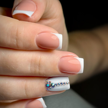 Покрытие ногтей с укреплением гелем
                    Майстер манікюру Олена Київ