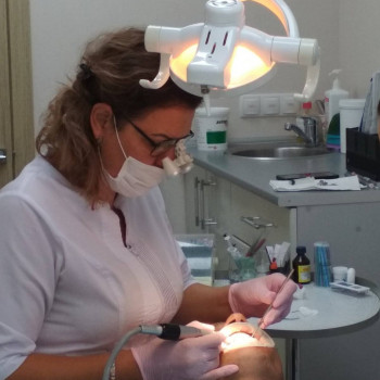 Лікування під оптичним збільшенням.