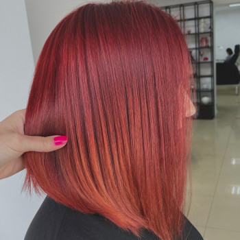 Фарбування волосся
                    Салон краси Beauty Bar Вінниця