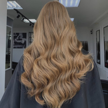 Фарбування волосся
                    Салон краси Beauty Bar Вінниця