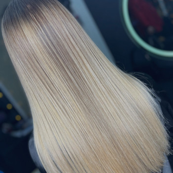 Фарбування волосся
                    Салон краси Beauty Bar Вінниця