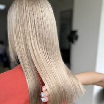 Фарбування волосся
                    Салон краси Beauty Bar Вінниця