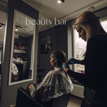 Фарбування волосся
                    Салон краси Beauty Bar Вінниця