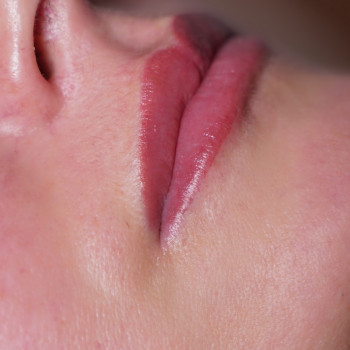 Перманентный макияж губ
                    Майстер перманентного макіяжу Ксенія Київ