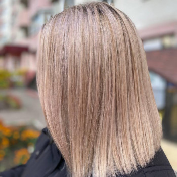 Фарбування з освітленням, шатуш
                    Салон красоты Fargo Киев