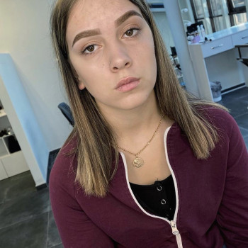 Фарбування та кореція хною