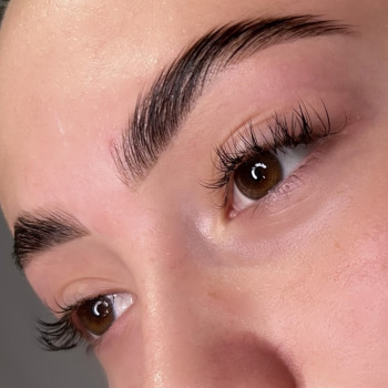 Корекція і фарбування брів
                    Бровіст Юля Ужгород