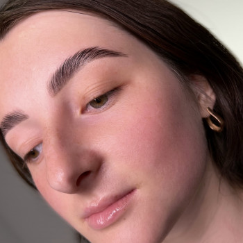 Корекція і фарбування брів
                    Бровіст Юля Ужгород