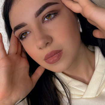 Корекція і фарбування брів
                    Бровіст Юля Ужгород