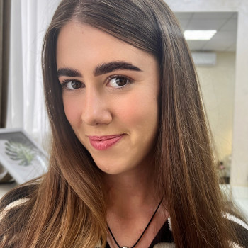 Ламінування і корекція брів
                    Бровист Юля Ужгород