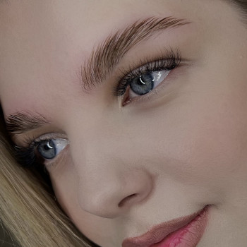 Ламінування і корекція брів
                    Бровист Юля Ужгород