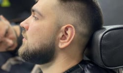 Чоловіча стрижка + стрижка бороди Барбершоп Zone 51 Василькíв