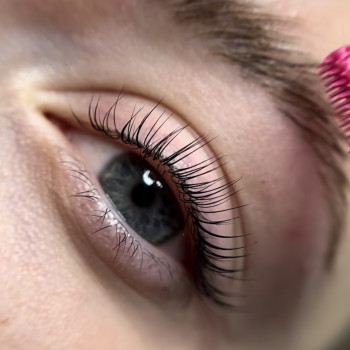 Ламінування вій + фарбування
                    Салон красоты Міа Бʼюті Винница