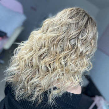 Укладка
                    Салон красоты Star rise studio Киев