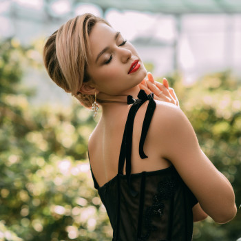 Зібрана зачіска
                    Салон краси Star rise studio Київ