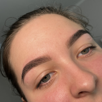 Комплексна корекція брів та фарбування
                    Салон красоты Star rise studio Киев