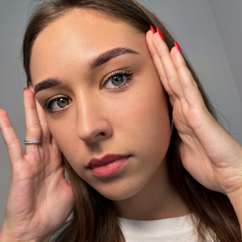 Комплексна корекція брів та фарбування
                    Салон красоты Star rise studio Киев