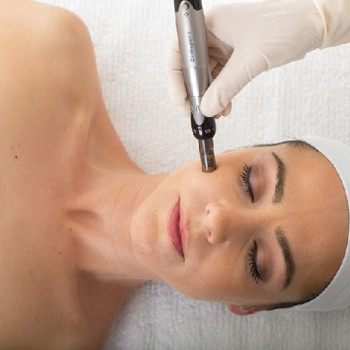 Фракційна мезотерапія
                    Косметолог-инъекционист Надежда Киев