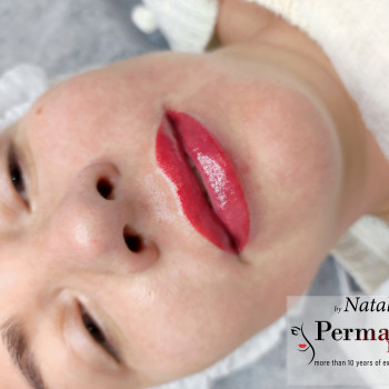 Перманентний макіяж губ.

   