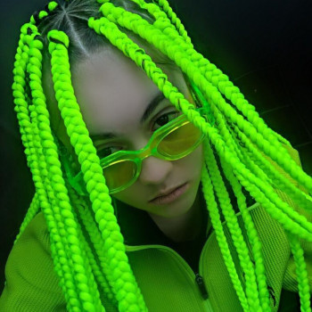 Афро косички
                    Викладач курсів краси Елена Ужгород