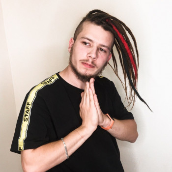 Натуральные дреды
                    Викладач курсів краси Елена Ужгород