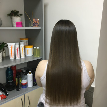 Кератинове вирівнювання
                    Перукар-візажист Христя Львів