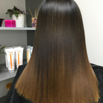 Кератинове вирівнювання
                    Перукар-візажист Христя Львів