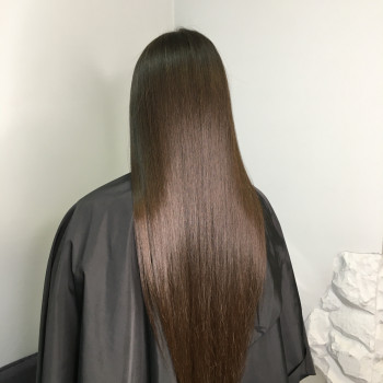 Кератинове вирівнювання
                    Перукар-візажист Христя Львів