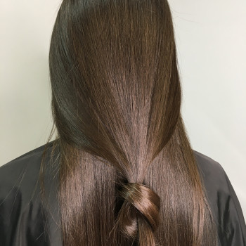 Кератинове вирівнювання
                    Перукар-візажист Христя Львів