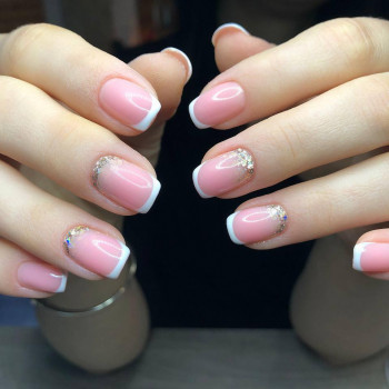 Манікюр зі зняттям та покриттям
                    Салон красоты Fargo Киев