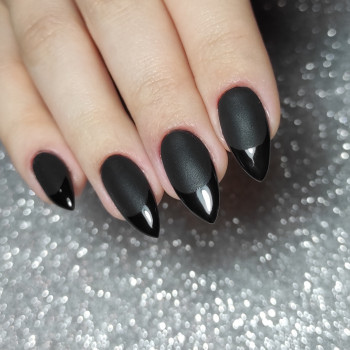 Манікюр з покриттям + дизайн
                    Мастер маникюра Наталія Киев