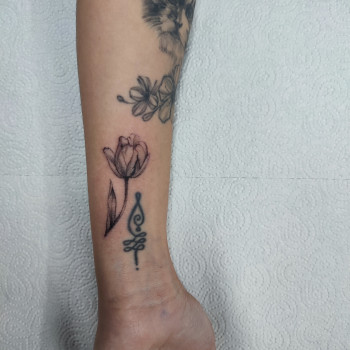 Тюльпан, фото - тату майстер Максим Кравченко