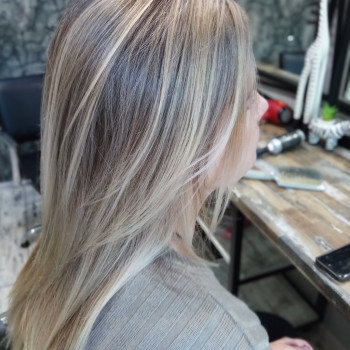 Сложное окрашивание волос
                    Парикмахер-колорист Мария Днепр