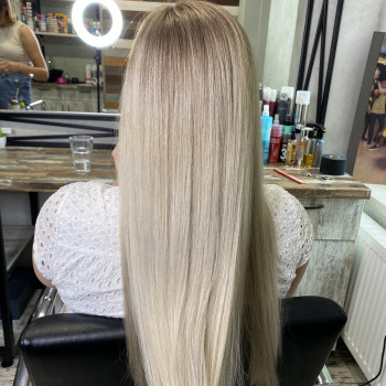 Сложное окрашивание волос
                    Парикмахер-колорист Мария Днепр