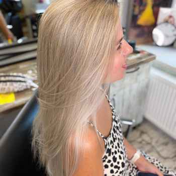 Тонирование волос
                    Парикмахер-колорист Мария Днепр