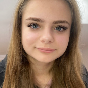 Нарощення вій
                    Візажист Ніка Ужгород